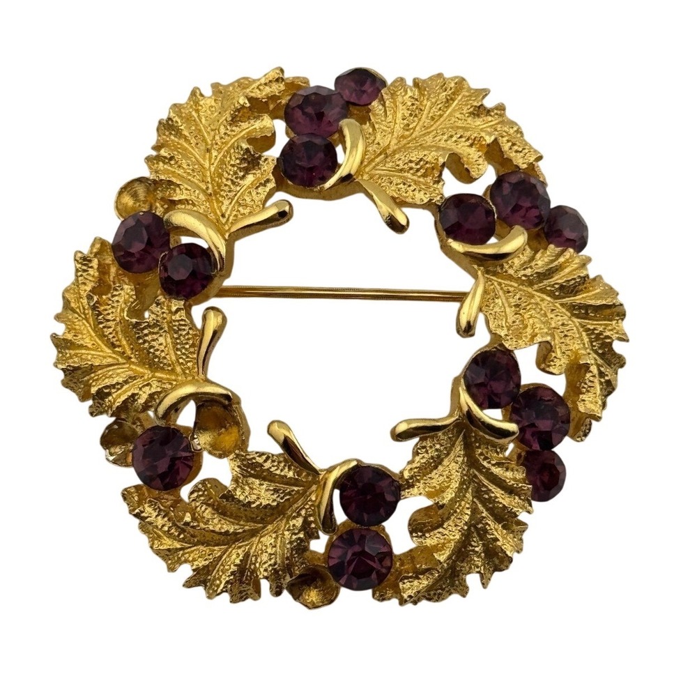 Vintage Trifari Signed Gold Tone Leaf Purple Rhinestone Wreath Brooch READ